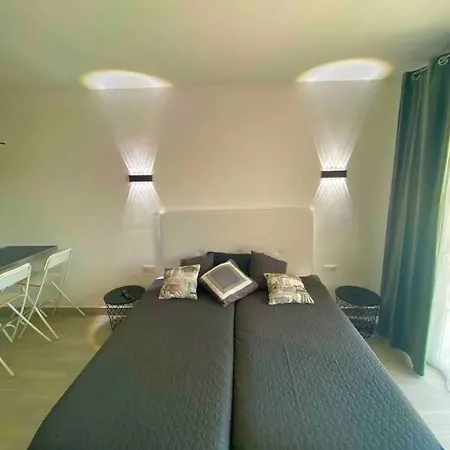 уютная студия в америкас Apartman *